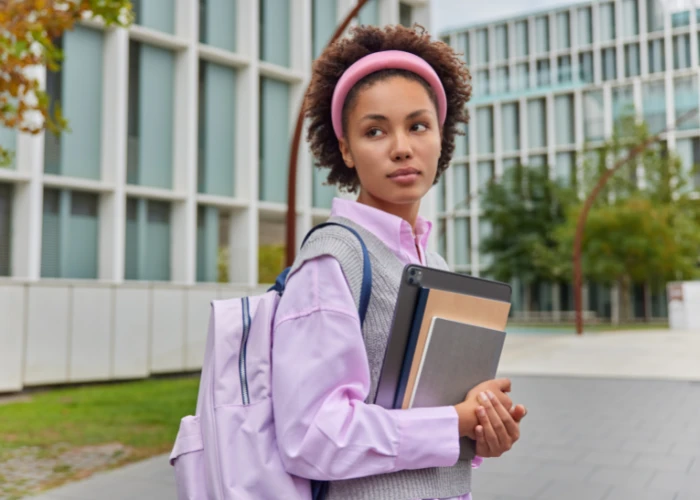 YOOL | Les classes virtuelles de Yool remplacent un prof à domicile et les cours du soir pour renforcer vos compétences professionnelles et personnelles. N’hésitez plus !